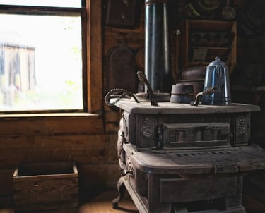 https://unsplash.com/photos/vintage-stove-oven-sH311bBOrMw?utm_content=creditShareLink&utm_medium=re