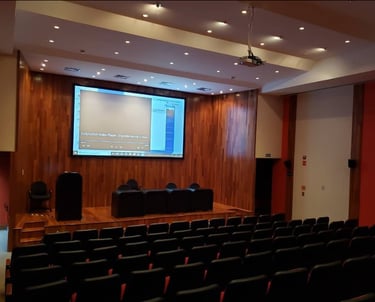 Auditório projetor e tela