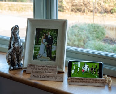 Wedding favours and phone cradles