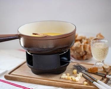 Enjoy our fondini potted cheese fondue, a Swiss delight perfect for sharing!
