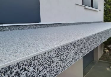 balcon tapis de marbre moquette de pierre