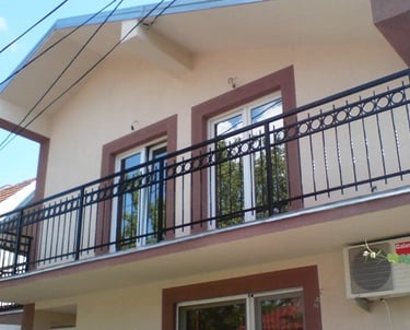 Metalni Gelenderi i Ograde za Terase | Izrada po meri Naši gelenderi i terasne ograde izrađuju se po meri, od najkvalitetniji