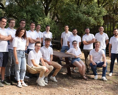 Photo illustrant les employés de l'entreprise tous ensemble