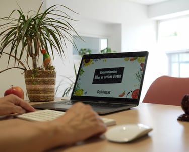 Illustration d'un écran d'ordinateur dans le bureau