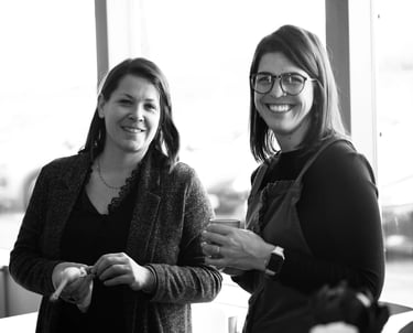 Deux employées qui sourient