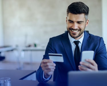 cliente de empresa contábil feliz com resultados
