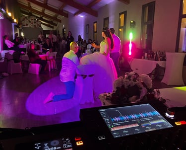 Mariage dans le var en petit comité dans une salle de réception de domaine et de chateau jarretière