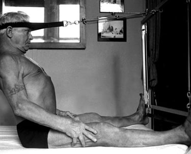 J.H. Pilates beim Üben