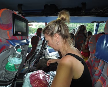 bus ride to manali, northern India