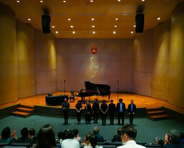A loud applaud from audiences at the end of concert