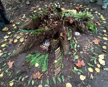 activité d'art en extérieur pour une classe d'élèves relevant du type 8