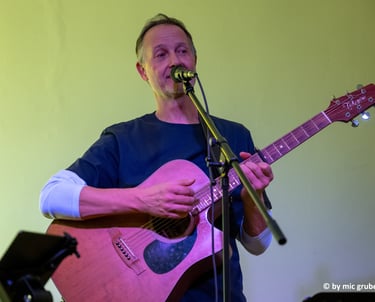 Felix Klauda - Gitarrist und Sänger des Duos French Connection