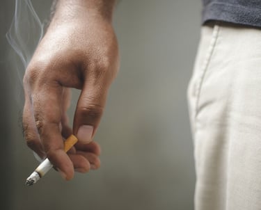 Pollution intérieure due à la fumée de cigarette dans un espace clos à Toulouse