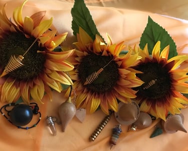 Pendel und Sonnenblumen