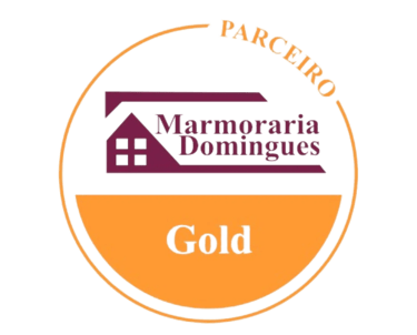 logotipo gold de parceiro do programa Domingues Connect da Marmoraria Domingues