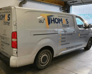 Destickage publicitaire utilitaire Denain Valenciennes, enlèvement d'autocollant camion Valenciennes