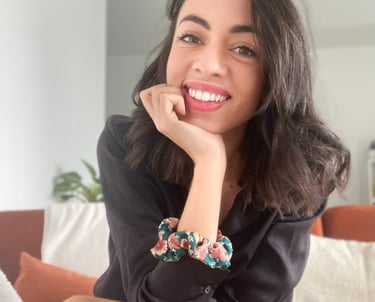 a picture of a woman
