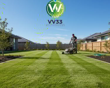 homme qui tonds une pelouse