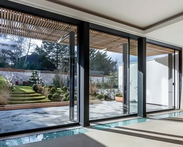 Menuiserie aluminium à Marrakech – LMI 64, expert agréé TECHNAL pour portes, fenêtres et vérandas sur mesure alliant design, 