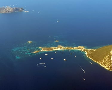 Isola di Tavolara vom Flugzeug