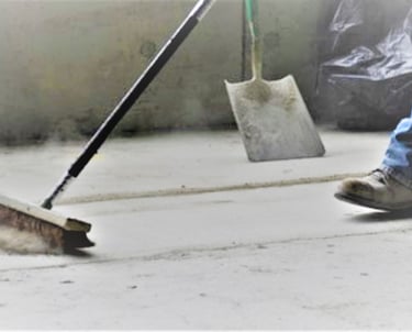 Sprzątanie po budowie - zamiatanie i odkurzanie, mycie, czyszczenie, przygotowanie do odbiorów