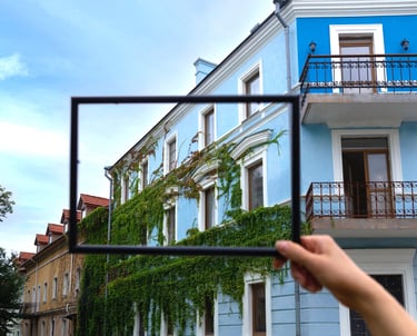 Cadre représentatif d'une loupe sur un bâtiment