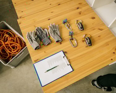 climbing carabiners, belay devices and climbing rope