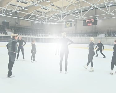 Ledolink čiuožėjai ant ledo