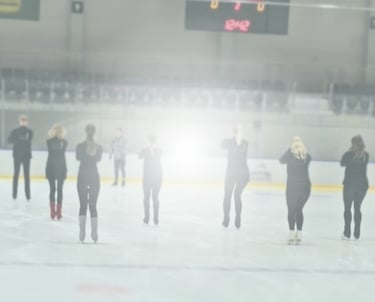 Ledolink čiuožėjai čiuožimo stovykloje