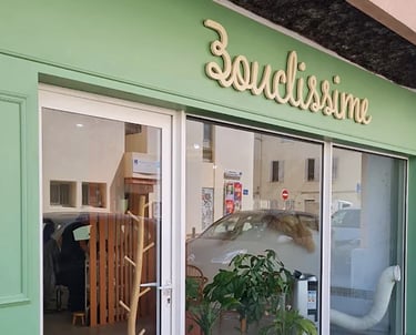 Logo du salon de coiffure Bouclissime à Marseille, design graphique réalisé par Studio Kaktus. 