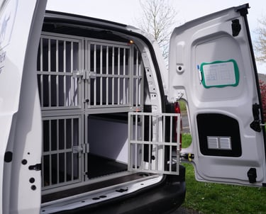 Véhicule Viens Balader mon chien équipé pour le transport canin