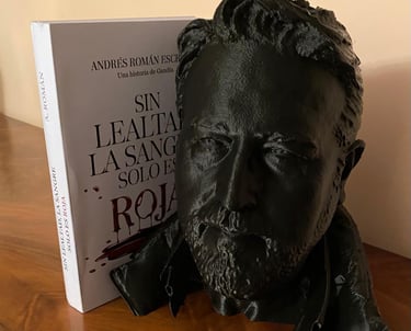 Busto del autor de "sin lealtad, la sangre solo es roja, Andrés Román