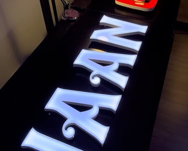Enseigne en lettres boîtier lumineuses sur mesure, façade moderne pour boutique à Lyon