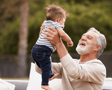 Abuelitos modernos de creciendo en casa con cris