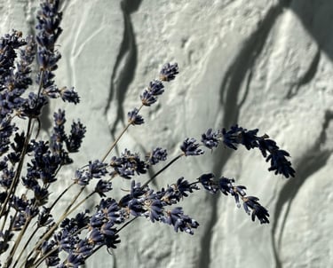 akmens siena minimalistiniame dekore