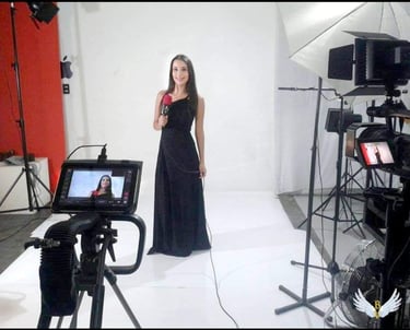 presentadora de tv en nuestro estudio