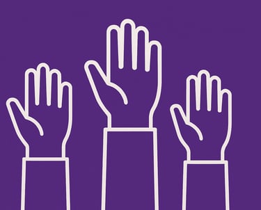 Imagem com mãos apontadas para cima com fundo roxo