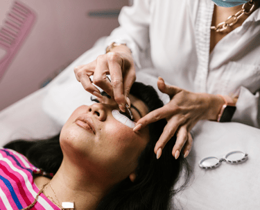 women getting new eyelashes 