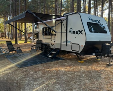 Lightning RV Rentals of Louisiana | Travel Trailer Rentals | Fifth Wheel Camper Rentals