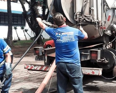caminhão de desentupimento