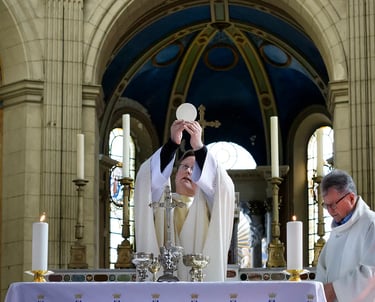 reportage-communion-eucharistie-superbe-cathedrale-boulogne-sur-mer-florent-photographe-lumbres-saint-omer-lille-le-touquet-a