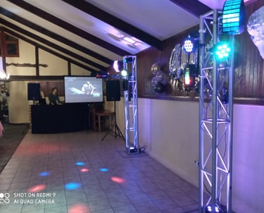 amplificación, eventos, punta arenas, iluminación perimetral, bola espejo disco, alas neón, dj
