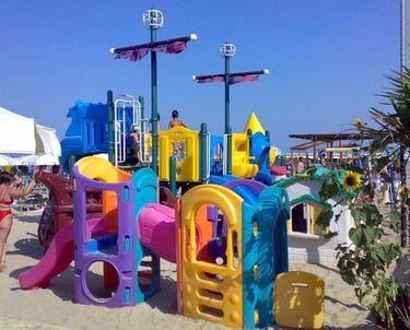 Giochi bambini spiaggia Igea Marina, località per famiglie