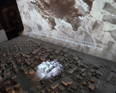 Interpretation of May 18 events using a model with spotlights and audio commentary