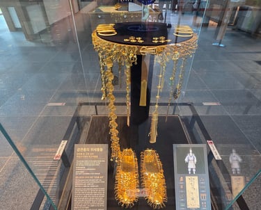Replica object from Geumgwanchong Tomb with description