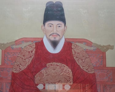 Portrait of King Jeongjo wearing the Gonryongpo 