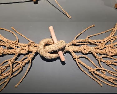 Miniature rope for the Gikisi tug of war