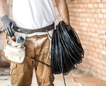 a man in a white shirt and a black cabling