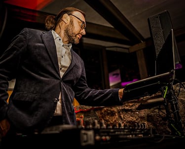 skaņu inženieris un režisors, latviešu balss aktieris