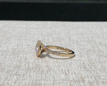 Vista Lateral Anillo de Compromiso Halo oro 18k